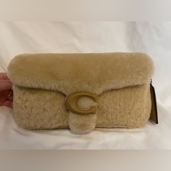 COACH PILLOW TABBY IN SHEARLING 26 - Picture 3 of 11